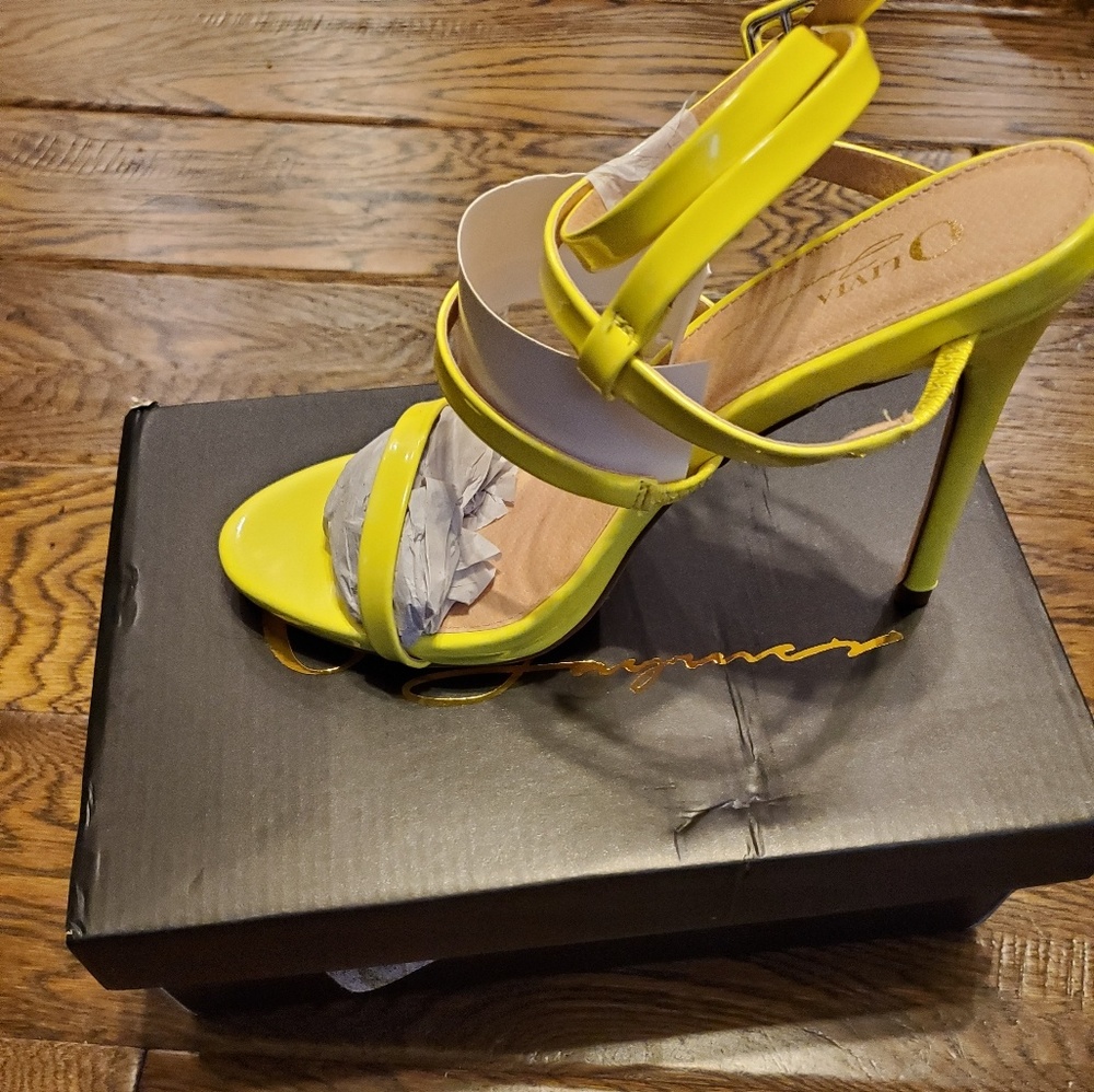 Super cute yellow heels